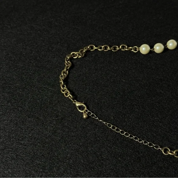 Elegant Gold and Cream Pendant Necklace - Picture 4 of 4
